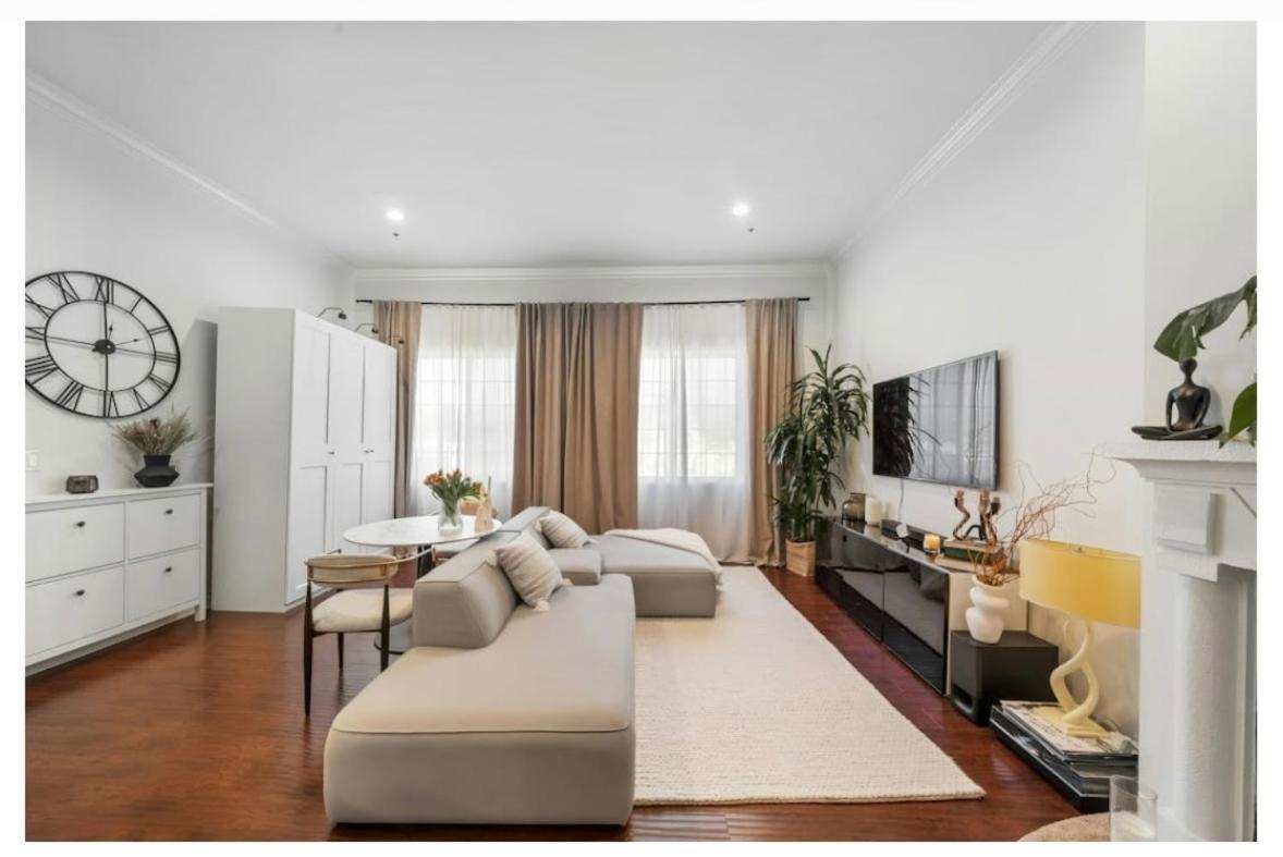 Turnkey Adjacent To Beverly Hills Appartamento