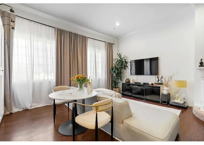 Turnkey Studio Adjacent To Beverly Hills