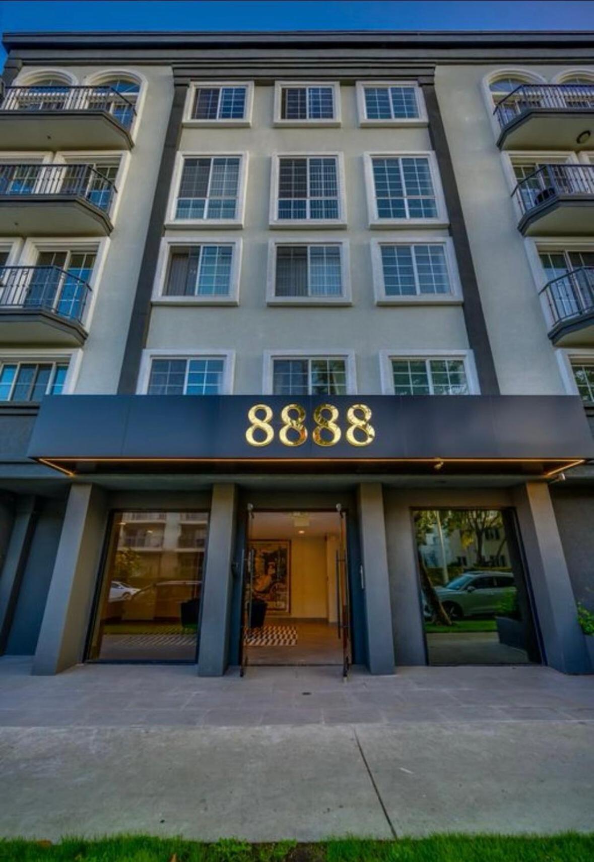 Apartment Turnkey Adjacent To Beverly Hills