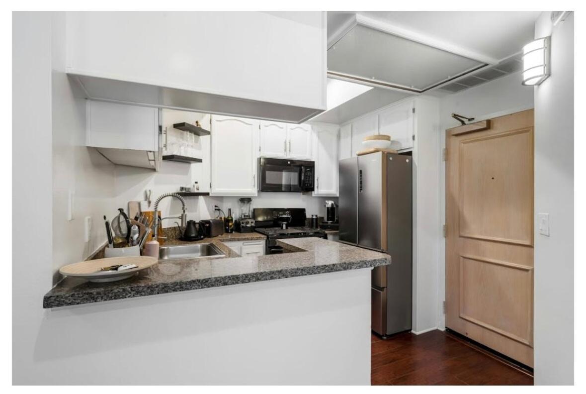 Turnkey Adjacent To Beverly Hills Los Angeles