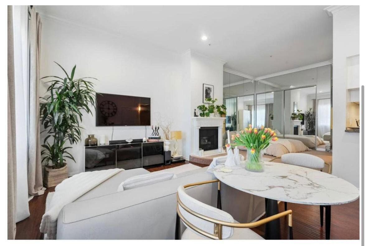 Apartment Turnkey Adjacent To Beverly Hills *