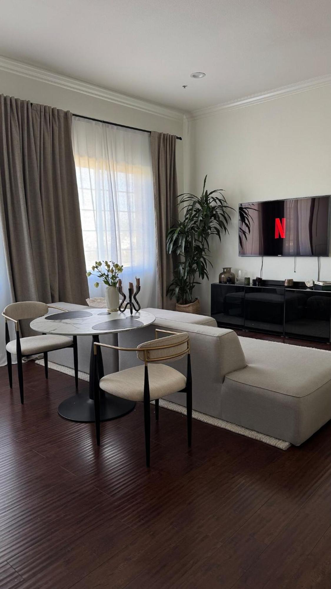 Apartment Turnkey Adjacent To Beverly Hills