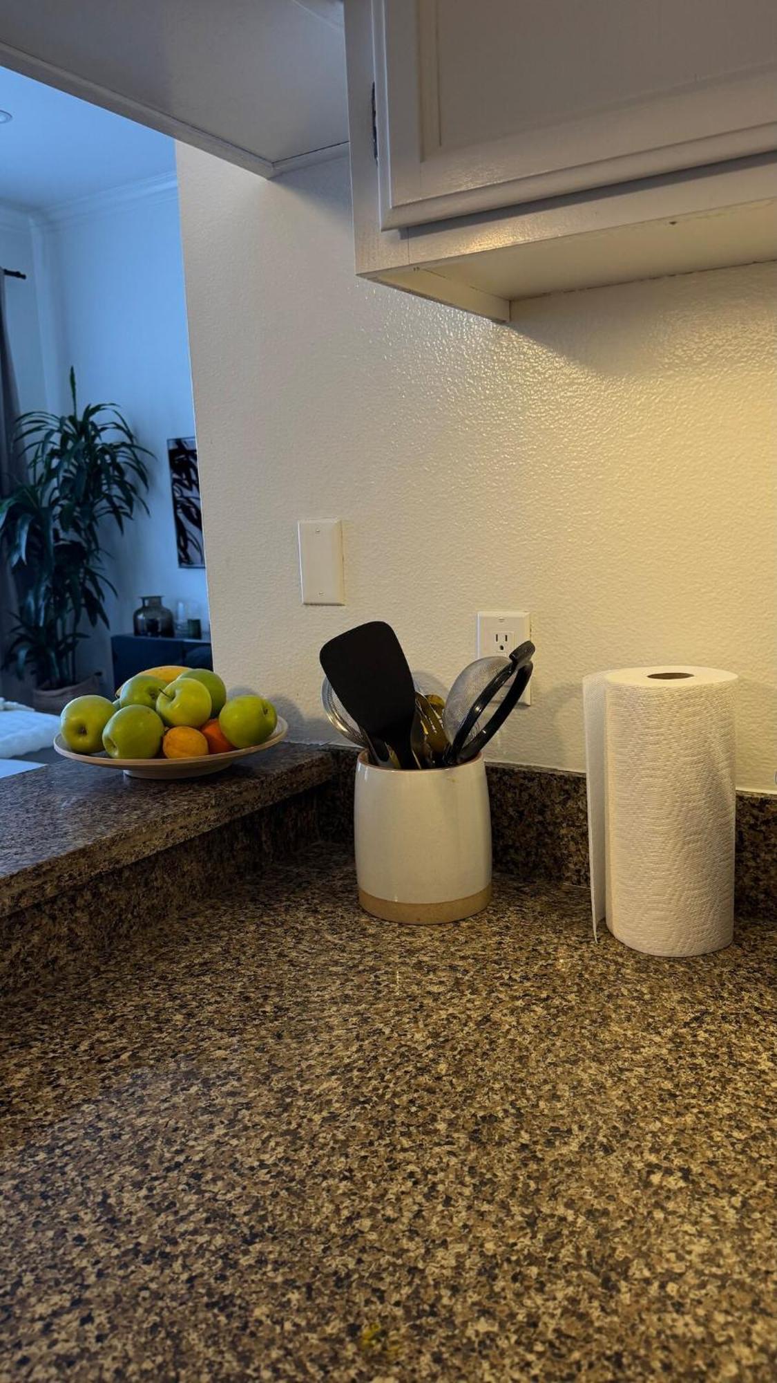 Apartment Turnkey Adjacent To Beverly Hills